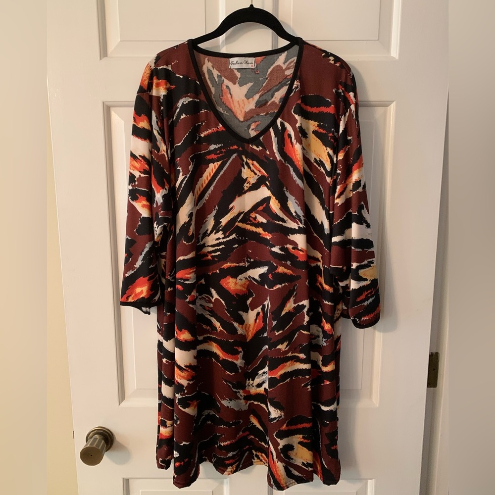 Tunic with 3/4 sleeves and v-neck neckline